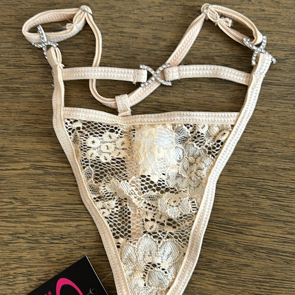 Lace Mesh V-String - Picture 7 of 8